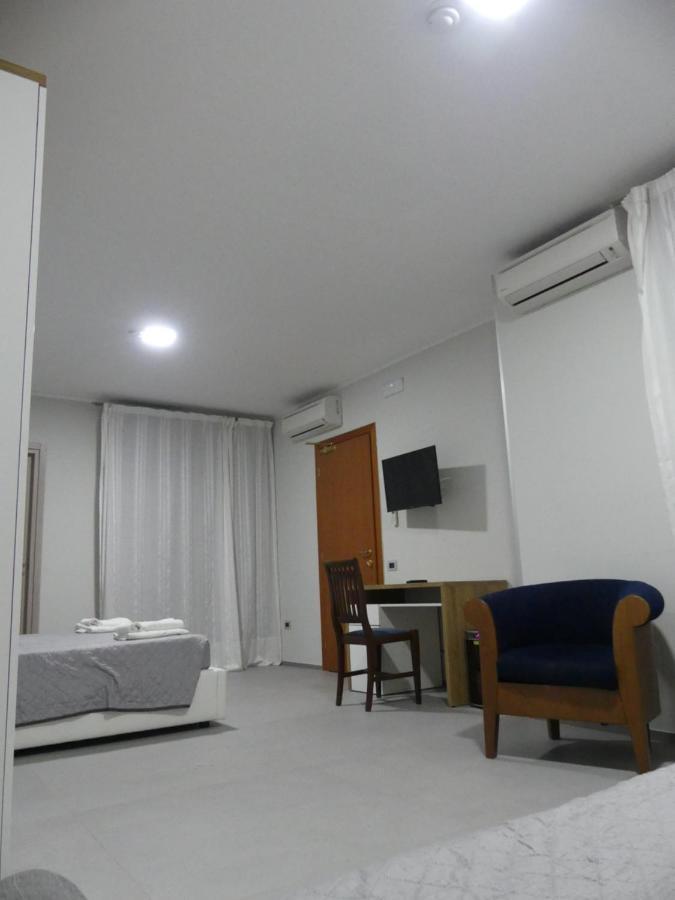 Albergo Piazza Risorgimento 切萨雷奥港 外观 照片