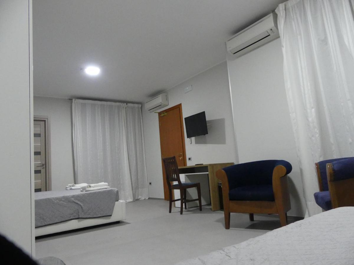 Albergo Piazza Risorgimento 切萨雷奥港 外观 照片