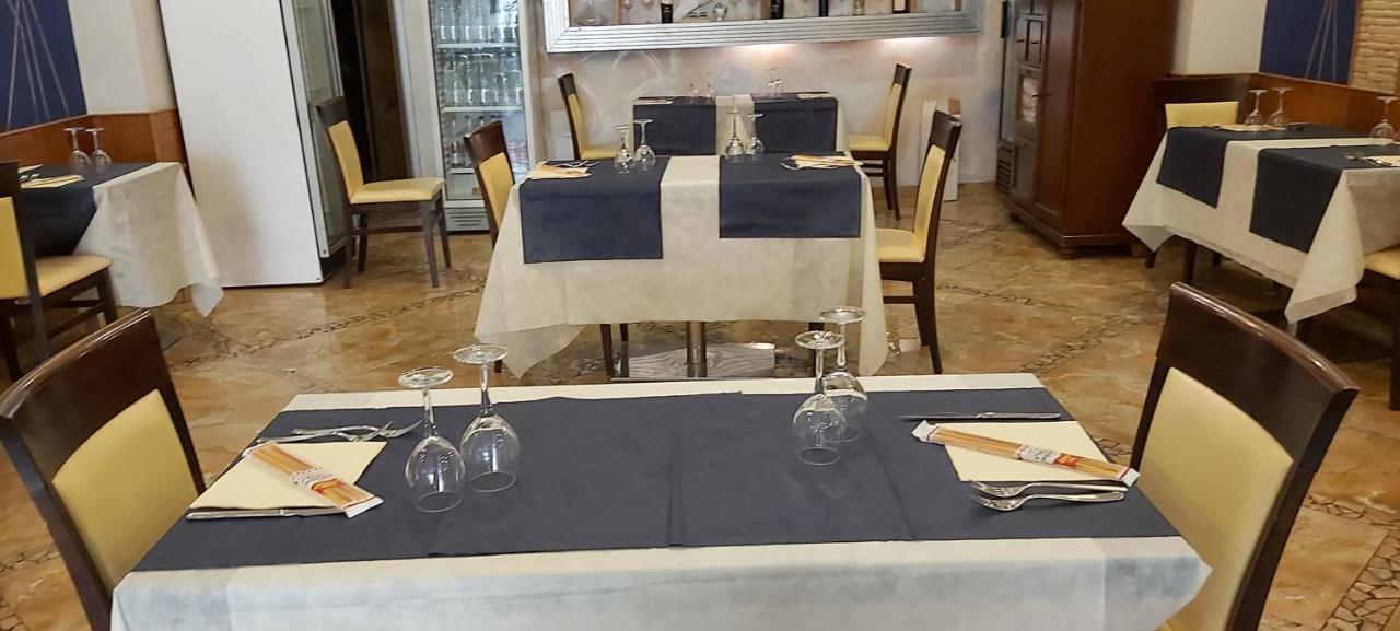 Albergo Piazza Risorgimento 切萨雷奥港 外观 照片