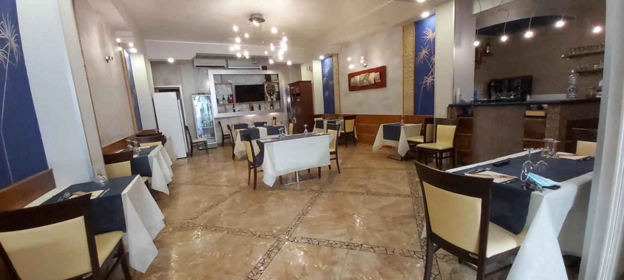 Albergo Piazza Risorgimento 切萨雷奥港 外观 照片