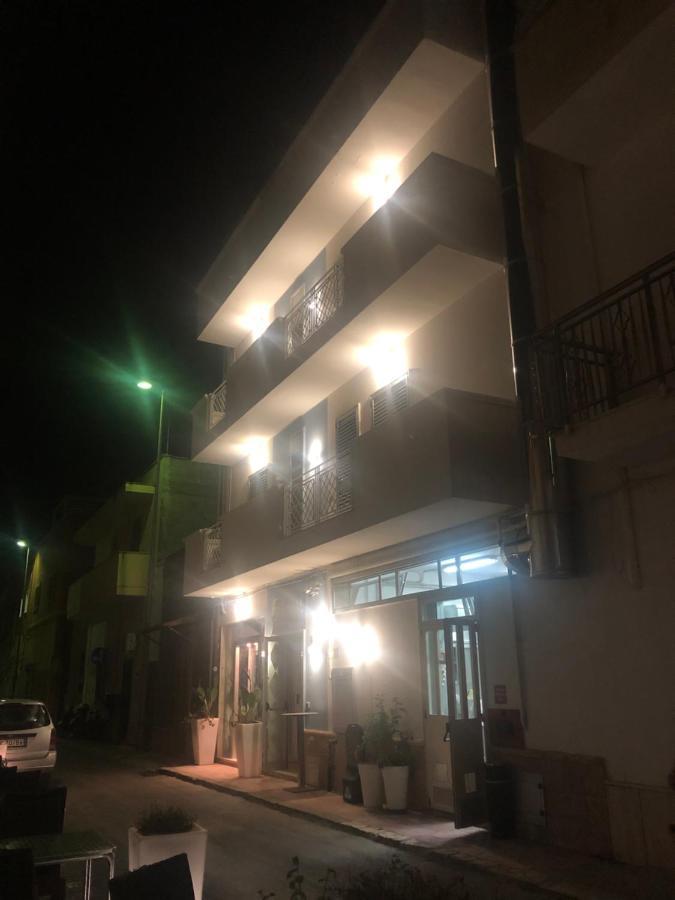 Albergo Piazza Risorgimento 切萨雷奥港 外观 照片