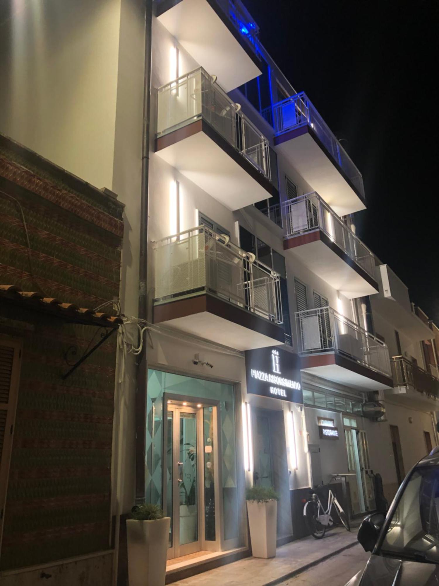 Albergo Piazza Risorgimento 切萨雷奥港 外观 照片